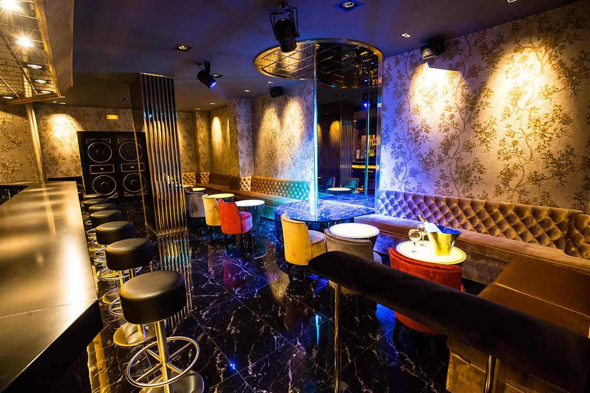 la sala darling strip club barcelona